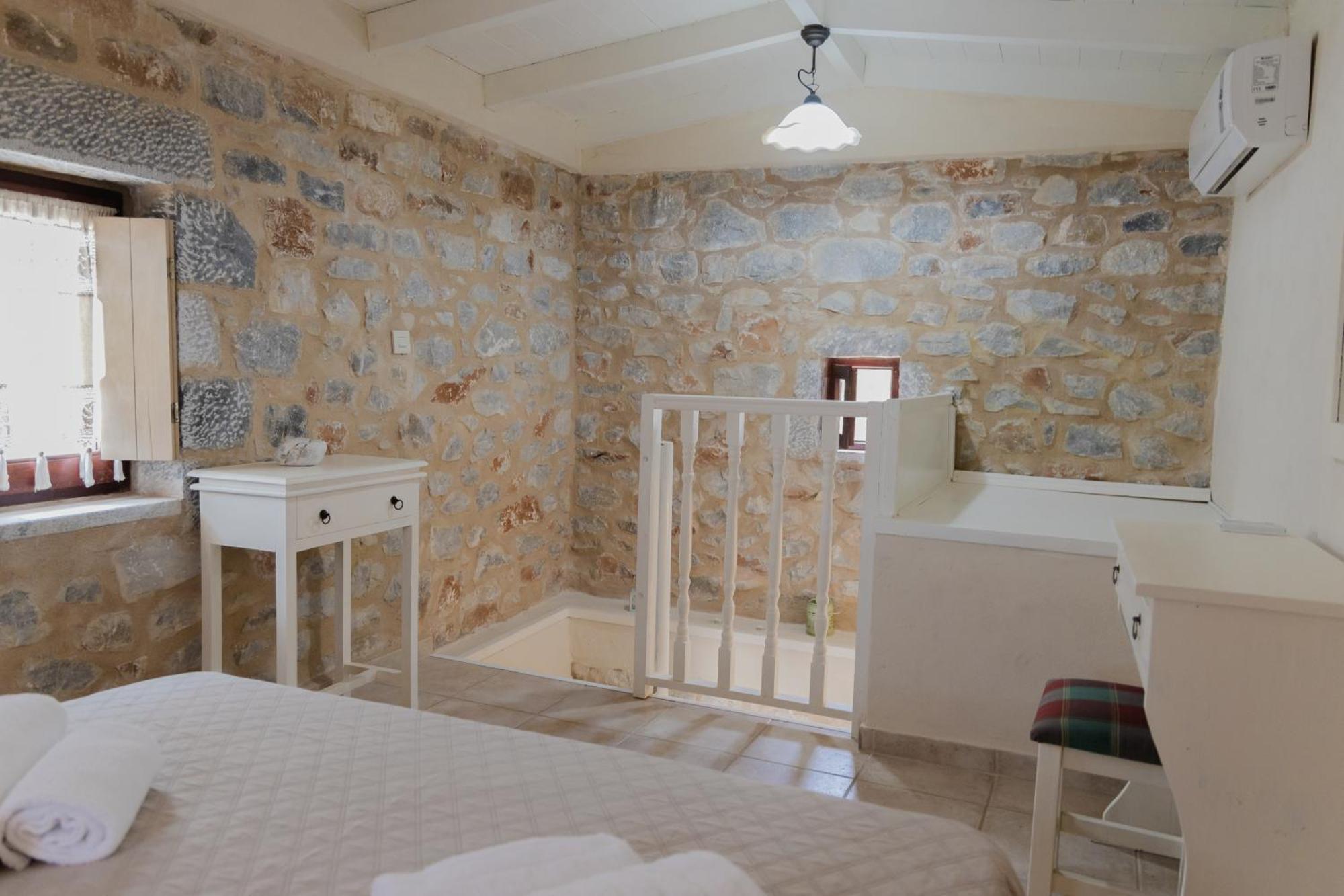 Ampelos Tower Kokkala Habitación foto